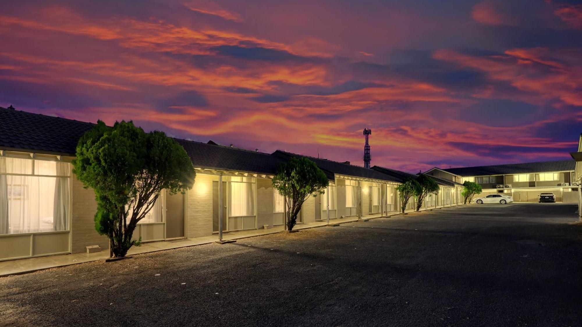 Coachman Hotel Motel Parkes Kültér fotó